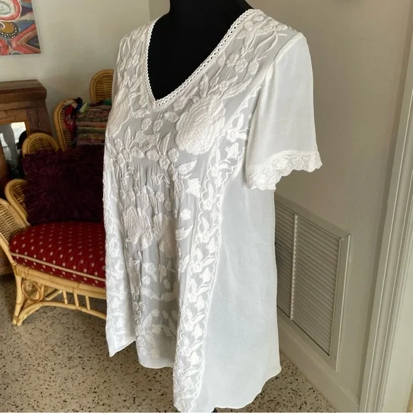 Anthropologie Karyn Seo White Short Sleeve Embroidered Swing Top! Small. - Picture 5 of 12
